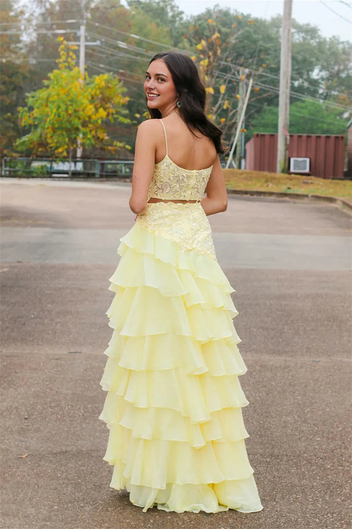 Vestido Weitese con escote cuadrado, apliques amarillos, largo escalonado, vestido de fiesta